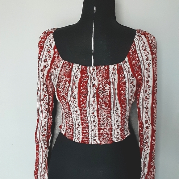 Floral Stretch Crop Top - Picture 2 of 2